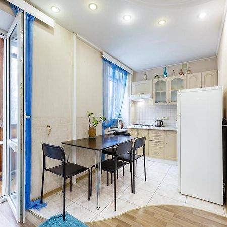 На Палаце Спорта Appartement Kiev Buitenkant foto