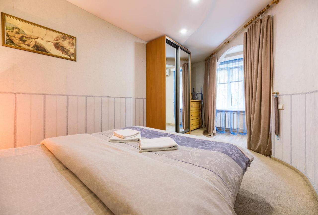 На Палаце Спорта Appartement Kiev Buitenkant foto